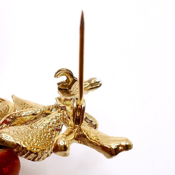 Vintage Gerrys Brooch Red Apple Gold-Tone Enamel Leaves Branch Design Pin - Picture 5 of 8